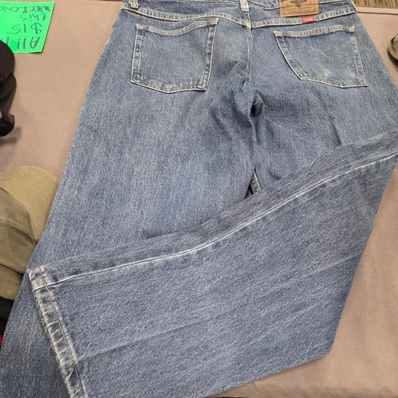 Wrangler Men's 32x30 Straight Leg Jeans Light Wash Cotton  1096FXVDB  Stretch - Picture 3 of 7